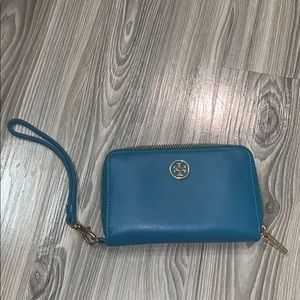tory burch wristlet/wallet